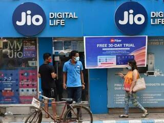 Reliance Jio  : इंटरनेट आणि अनलिमिटेड कॉलिंग फ्री! रिलायन्स जिओ देतेय निवडक ग्राहकांना खास सुविधा
