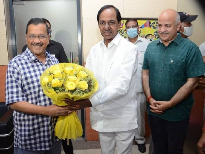 CM KCR chandigarh tour today with aravind kejriwal, distributes cheques to farmers families CM KCR: నేడు చండీగఢ్‌కు సీఎం కేసీఆర్, వెంట ఢిల్లీ సీఎం కూడా - పర్యటన పూర్తి వివరాలివీ