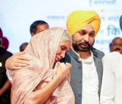 ਮੁੱਖ ਮੰਤਰੀ ਨੇ ਸ਼ਹੀਦ ਕਿਸਾਨਾਂ ਦੇ ਪਰਿਵਾਰਾਂ ਨੂੰ ਤਿੰਨ ਲੱਖ ਤੇ ਫੌਜੀਆਂ ਦੇ ਪਰਿਵਾਰਾਂ ਨੂੰ ਦਿੱਤੀ 10 ਲੱਖ ਰੁਪਏ ਦੀ ਸਹਾਇਤਾ