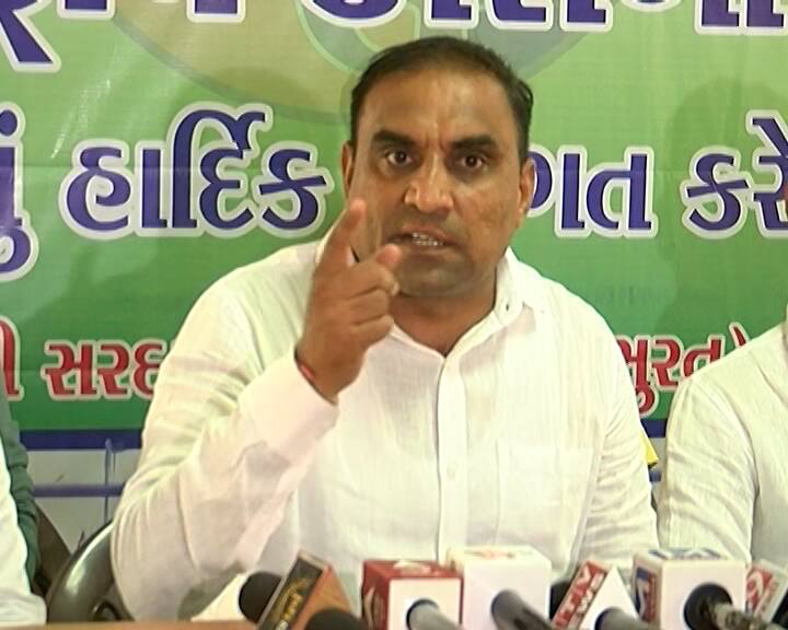 કોગ્રેસ છોડવા પર SPGના લાલજી પટેલે હાર્દિક પર સાધ્યું નિશાન, જાણો શું કહ્યુ? Lalji Patel had given ultimatum to the Gujarat government regarding the cases during the Patidar agitation કોગ્રેસ છોડવા પર SPGના લાલજી પટેલે હાર્દિક પર સાધ્યું નિશાન, જાણો શું કહ્યુ?
