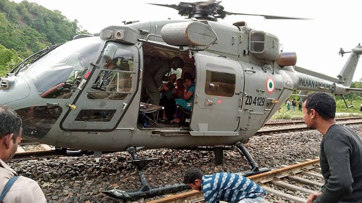 পরিস্থিতি গুরুতর হওয়ায়, উদ্ধারকাজে পাঠানো হয়েছে চিনুক ভারী হেলিকপ্টারও। এনডিআরএফ-কে সাহায্য করতে পাঠানো হয়েছে কপ্টারটি। ছবি: পিটিআই