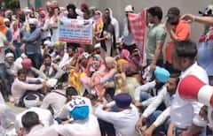 ਬੇਰੁਜ਼ਗਾਰ ਅਧਿਆਪਕਾਂ ਨੇ ਲਾਇਆ ਸਿੱਖਿਆ ਮੰਤਰੀ ਮੀਤ ਹੇਅਰ ਦੀ ਕੋਠੀ ਬਾਹਰ ਧਰਨਾ