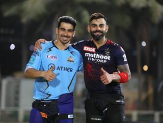 Video: विराट कोहली से टिप्स लेते दिखा यह अफगानी बल्लेबाज, कुछ दिन पहले धोनी से मिला था स्पेशल गिफ्ट