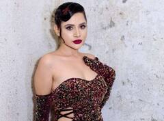 Urfi Javed ਨੇ ਇੱਕ ਵਾਰ ਫਿਰ ਆਪਣੇ ਆਊਟਫਿੱਟ ਨਾਲ ਕੀਤਾ ਹੈਰਾਨ, ਕੈਰੀ ਕੀਤੀ 20 ਕਿਲੋ ਦੀ ਗਲਾਸ ਡ੍ਰੈੱਸ