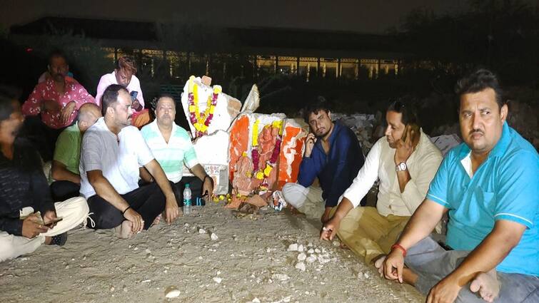 Outrage among Hindu organizations over idols of Hindu deities found at Navlakhi ground  in Vadodara વડોદરામાં નવલખી મેદાન ખાતે હિન્દૂ દેવતાઓની મૂર્તિ ફેંકી દેવાયેલી હાલતમાં મળી આવતા હિન્દૂ સંગઠનોમાં રોષ
