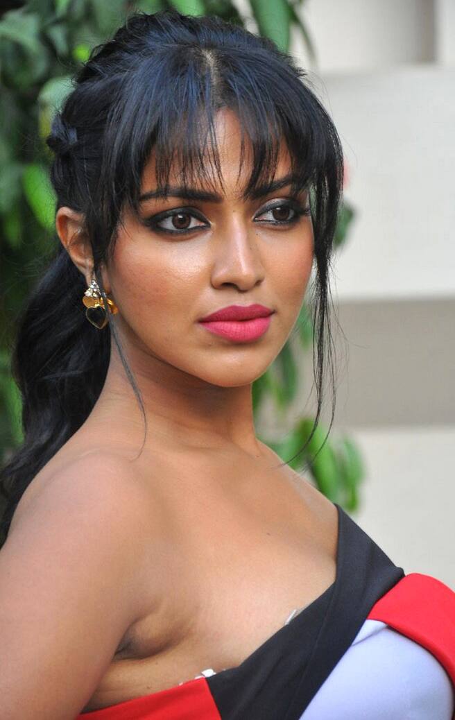 ஆடை படத்தில் ஆடையில்லாமல் நடித்துள்ளார்