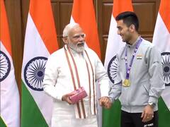 PM Modi: थॉमस कप चैंपियंस से मिले पीएम मोदी, लक्ष्य सेन ने भेंट की अल्मोड़ा की फैमस 'बाल मिठाई'