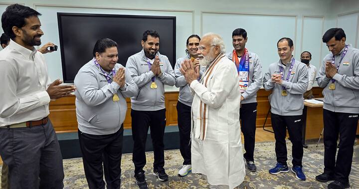 এর আগে প্রধানমন্ত্রীর সঙ্গে কথা বলা প্রসঙ্গে চিরাগ শেট্টি জানিয়েছিলেন, ''জয়ের পর কোনও স্পোর্টস টিমকে প্রধানমন্ত্রীকে ফোন করতে দেখিনি। এটা শুধুমাত্র ভারতেই হয়। এটা আমাদের আরও অনুপ্রাণিত করেছে।''