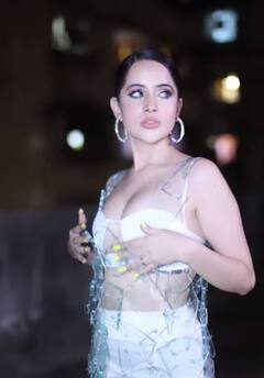 Urfi Javed : अभिनेत्री उर्फी जावेदने केली हद्द पार; घातला काचेपासून बनलेला ड्रेस!