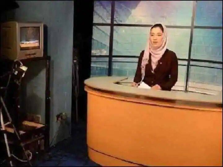  taliban in afghanistan afghan women tv presenters finally covered their faces says we were forced  Afghanistan News : तालिबानच्या आदेशानंतर अफगाण महिला निवेदिकांनी झाकून घेतले चेहरे, म्हणाल्या... 