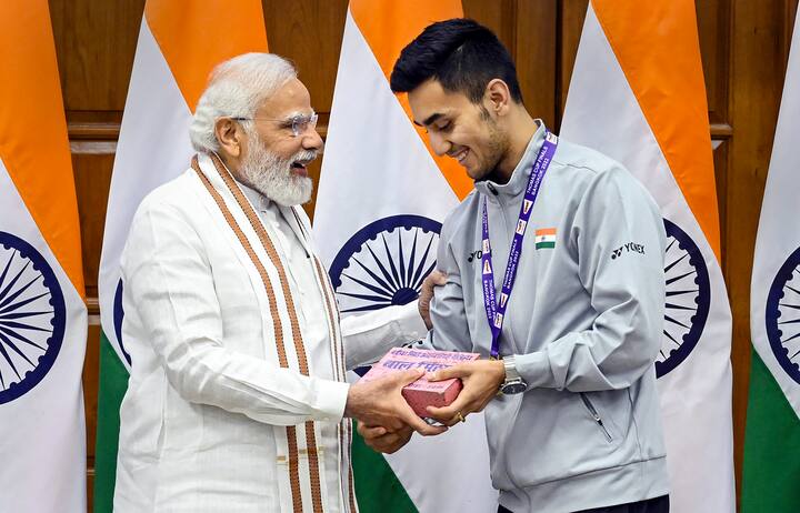 ইন্দোনেশিয়াকে হারিয়ে প্রথমবার টমাস কাপে (Thomas Cup) চ্যাম্পিয়ন হয়েছে ভারত। তাইল্যান্ডের ইমপ্যাক্ট এরিনাতে ১৪ বারের চ্যাম্পিয়নদের ৩-০ ব্যবধানে হারিয়ে দেয় ভারত।