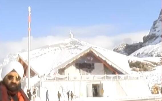 ਸ੍ਰੀ ਹੇਮਕੁੰਟ ਸਾਹਿਬ ਦੇ ਖੁੱਲ੍ਹੇ ਕਪਾਟ, ਵੱਡੀ ਗਿਣਤੀ 'ਚ ਦਰਸ਼ਨਾਂ ਲਈ ਪੁੱਜੀ ਸੰਗਤ