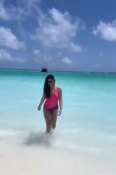 Disha Parmar Vacations: मालदीव में अपने गर्ल गैंग के साथ मस्ती करती दिखीं दिशा परमार, आप भी देखें एक्ट्रेस का ये बदला अंदाज