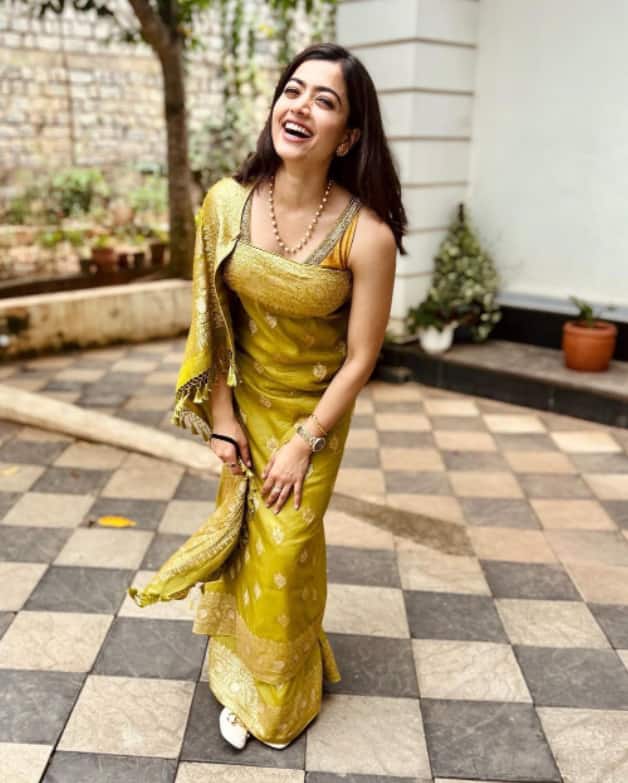 இந்த கணமே கணமே கணமே இன்னும் தொடாராதா புது சுகமே சுகமே சுகமே மனம் கேட்கிறதே