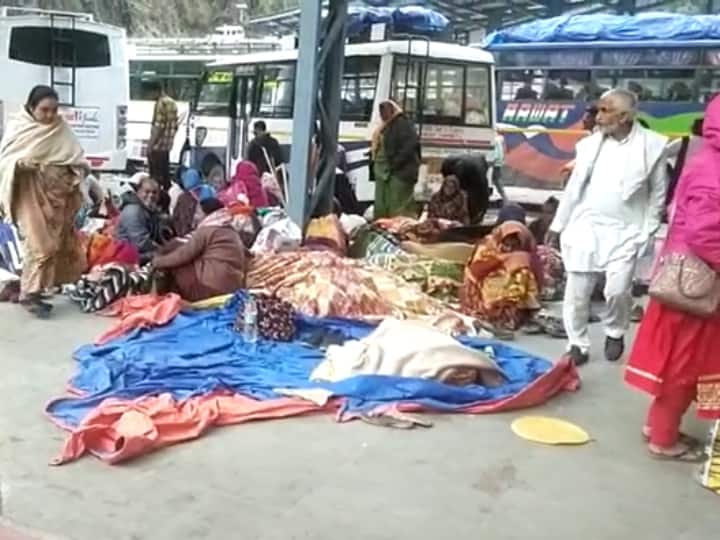 Char Dham Yatra Rudraprayag Uttarakhand Travelers are traveling to Kedarnath amidst heavy filth ANN Char Dham Yatra 2022: भारी गंदगी के बीच श्रद्धालु कर रहे केदारनाथ की यात्रा, प्रशासन नहीं ले रहा सुध