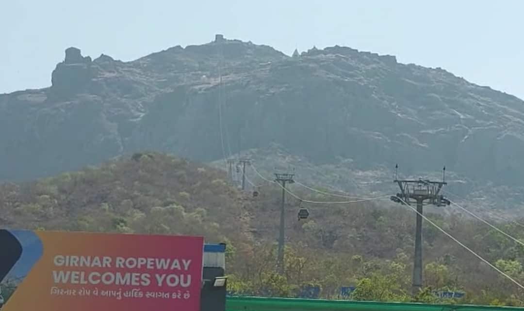 જૂનાગઢમાં ગિરનાર રોપ વે કરાયો બંધ, જાણો કારણ Girnar ropeway service closed in Junagadh, find out the reason જૂનાગઢમાં ગિરનાર રોપ વે કરાયો બંધ, જાણો કારણ