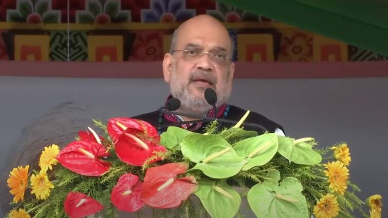 Amit Shah takes jibe at Rahul Gandhi, says he must take out his 'Italian specs' and look at development work done in 8 years by modi govt Amit Shah on Rahul: ગૃહમંત્રી અમિત શાહે રાહુલ પર કર્યા પ્રહાર, કહ્યું ઇટાલિયન ચશ્માં ઉતારો તો દેખાશે કે 8 વર્ષમાં શું શું થયું