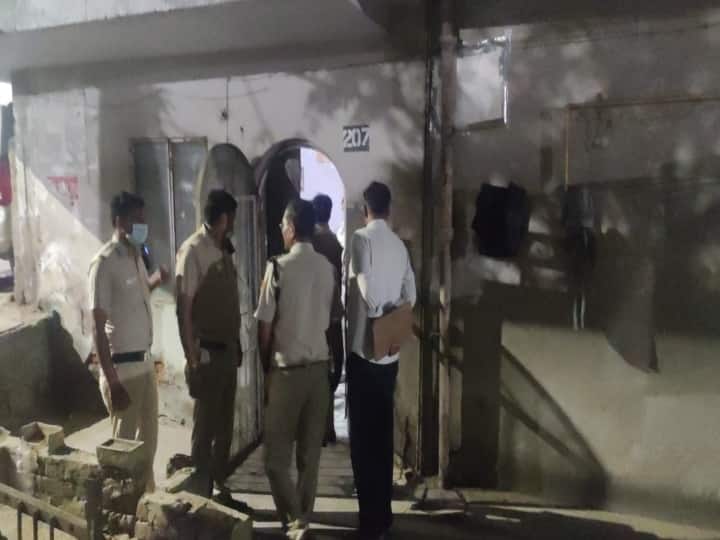 Delhi News Body of woman and two daughters found in Vasant Vihar house police started investigation ann Delhi News: वसंत विहार में महिला और दो बेटियों का घर में मिला शव, हमेशा बंद रहते थे खिड़की और दरवाजे