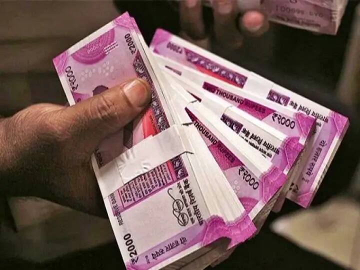 आज हम आपको पोस्ट ऑफिस की स्मॉल सेविंग स्कीम (Small Saving Scheme) के बारे में बताने वाले हैं जिसमें निवेश करने पर आपको डबल पैसे मिलेंगे. यह स्कीम है किसान विकास पत्र (Kisan Vikas Patra). इस स्कीम में निवेश करने पर आपको बिना निवेश में तगड़ा रिटर्न मिलेगा. तो चलिए हम आपको इस स्कीम की कुछ खास बातें बताते हैं.