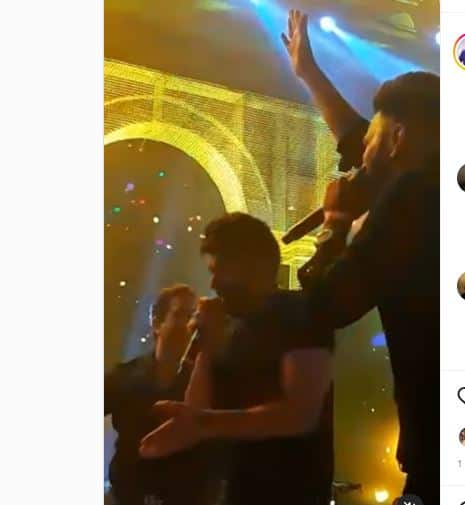 Kapil Sharma sings on stage in Punjabi wedding says it happens only in Punjabi wedding VIDEO: ਕਪਿਲ ਸ਼ਰਮਾ ਨੇ ਗਾਇਕ ਨੂੰ ਸਟੇਜ ਤੋਂ ਹੇਠਾਂ ਉਤਾਰਿਆ, ਕਿਹਾ- ' ਅਜਿਹਾ ਪੰਜਾਬੀ ਵਿਆਹ 'ਚ ਹੀ ਹੋ ਸਕਦਾ ਹੈ'