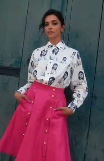 उन्होंने एक और शूट भी किया जो पुराने हॉलीवुड ग्लैमर के बारे में था. हम एक पसंदीदा नहीं चुन सकते हैं, और निश्चित रूप से आप भी उसके दोनों लुक को पसंद करेंगे. ो