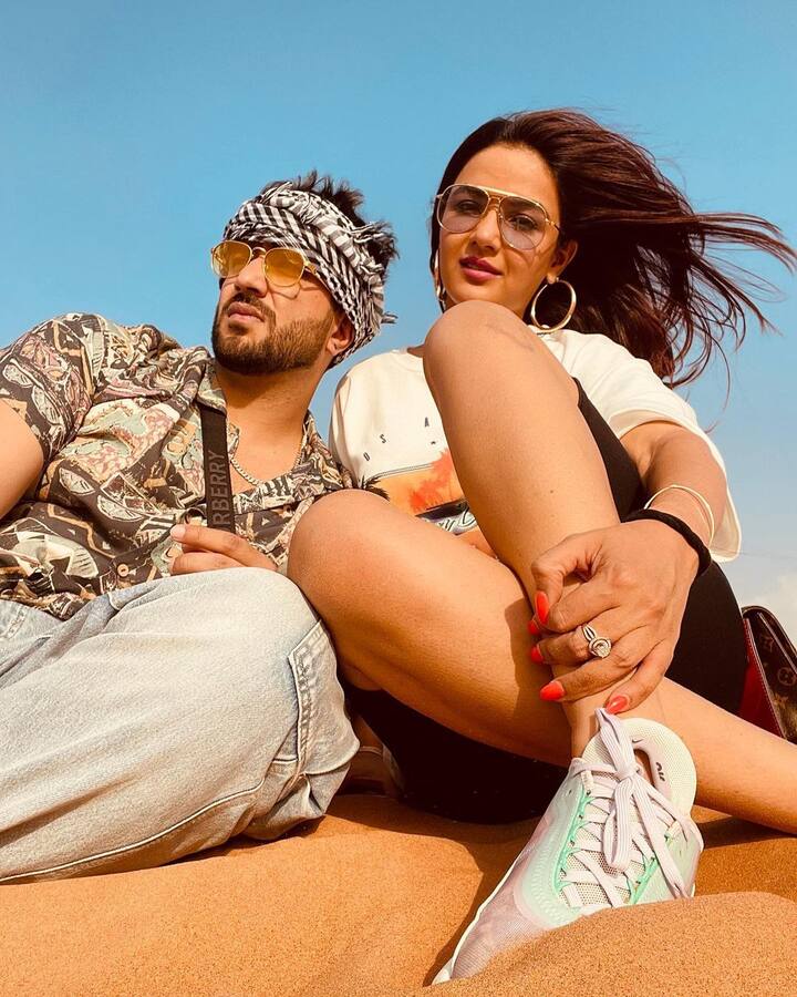 त्यांना कॅमेऱ्यात कैद करण्याची एकही संधी पापाराझी सोडत नाहीत.(photo:jasminbhasin2806/ig)
