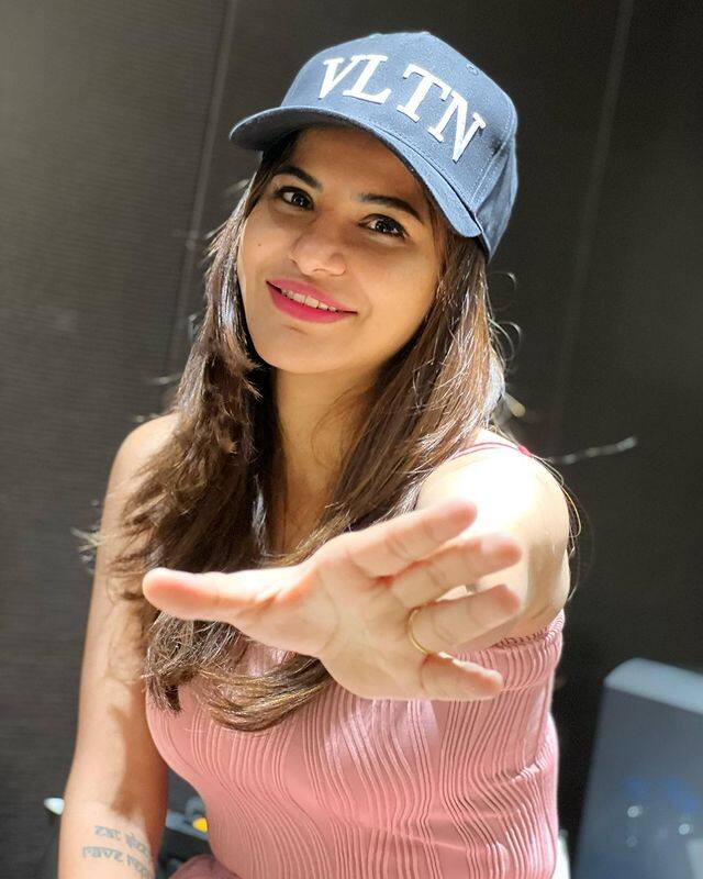 కెరీర్ ఆరంభంలో ఒకట్రెండు సినిమాలు చేసింది. (Photo Courtesy : Ashu Reddy Instagram)