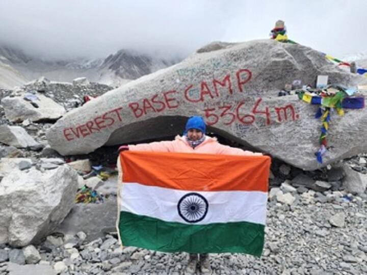 10-Year-Old Skater Girl From Mumbai Climbs Everest Base Camp Rhythm Mamania youngest Indian mountaineers 10-Year-Old Skater Girl From Mumbai Climbs Everest Base Camp