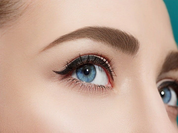 Eye Makeup Tips: पानी बिना यूज किए रिमूव करना है आईलाइनर, फॉलो करें ये आसान तरीके