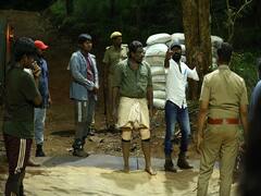 Viduthalai: ஷூட்டிங்கில் ஆம்புலன்ஸ்... காட்டுக்குள் வில்லேஜ் செட்.. 'விடுதலை' வேகமெடுக்கும் வெற்றிமாறன்..!
