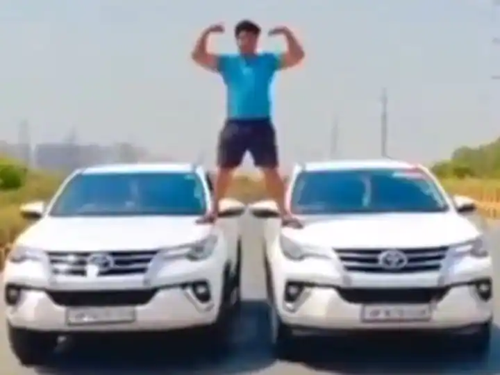 Viral Stunt Video: Noida Police arrested a man doing cars stunt in the style of Ajay Devgan, ਅਜੈ ਦੇਵਗਨ ਸਟਾਈਲ 'ਚ ਸਟੰਟ ਕਰਨਾ ਨੌਜਵਾਨ ਨੂੰ ਪਿਆ ਭਾਰੀ, ਪੁਲਿਸ ਨੇ ਗੱਡੀਆਂ ਜ਼ਬਤ ਕਰ ਲਿਆ ਹਿਰਾਸਤ 'ਚ