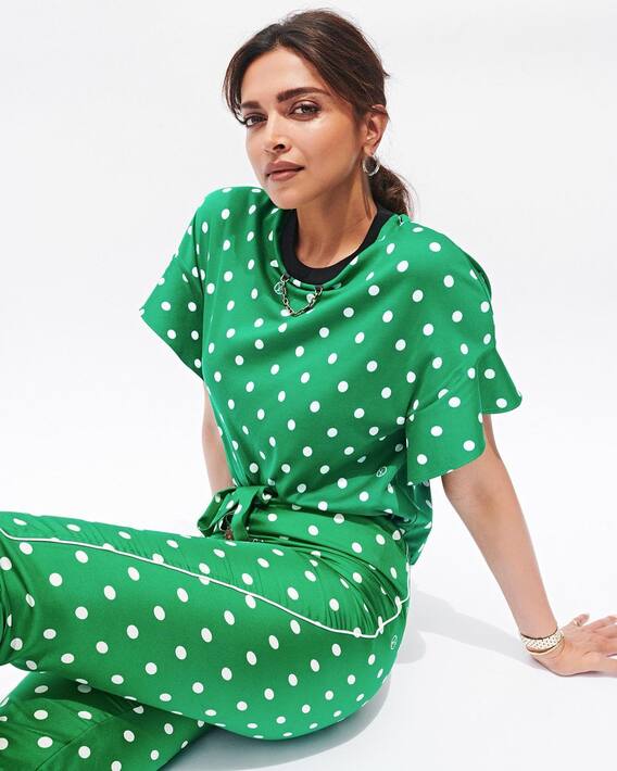 পোলকা প্রিন্ট জাম্পস্যুটে দীপিকার সাজ