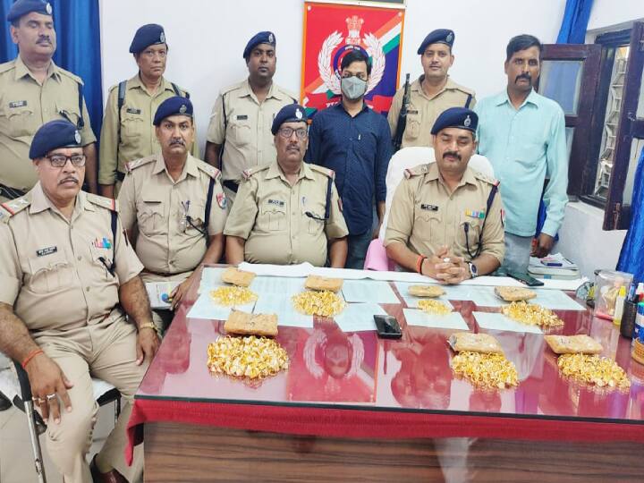 Bihar News: RPF found gold worth Rs 52 lakh rupees from AC Coach of Vaishali Express in Siwan ann Bihar News: वैशाली एक्सप्रेस में एसी डिब्बे के गेट पर रखा हुआ था बैग, RPF ने खोला तो मिला 52 लाख रुपये का सोना