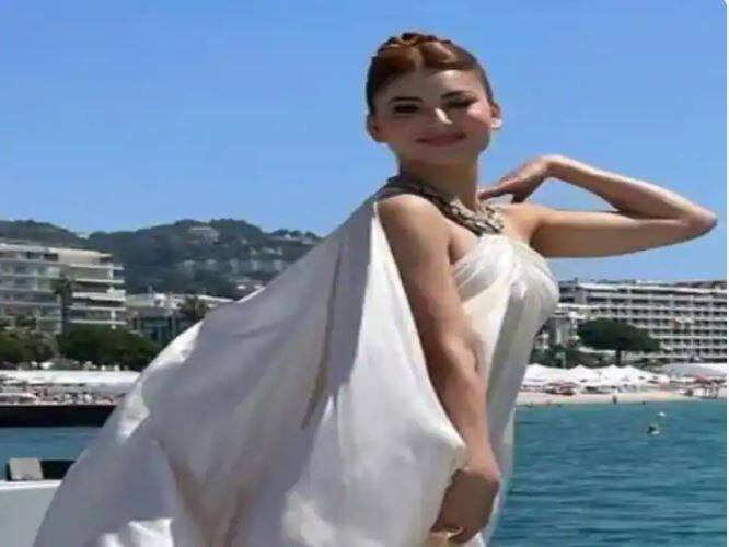 Urvashi Rautela In Cannes: Urvashi's Holter Dress Waving With The Wind During Cannes, See Photos  Urvashi Rautela In Cannes: ਕਾਨਸ ਦੌਰਾਨ ਜਦੋਂ ਹਵਾ ਨਾਲ ਲਹਿਰਾਇਆ ਉਰਵਸ਼ੀ ਦਾ ਹੌਲਟਰ ਡਰੈੱਸ, ਵੇਖੋ ਤਸਵੀਰਾਂ