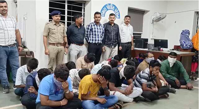 In Surat, spas were raided at three places by Umra police સુરત પોલીસનો સપાટો, ત્રણ જગ્યાએ સ્પામાં રેડ પાડી 41 લોકોની ધરપકડ કરી