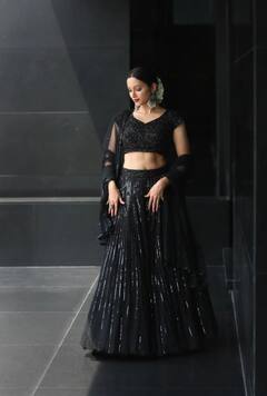 Srinidhi pics: கறுப்பு உடையில் மெஹபூபா... ஸ்ரீநிதியின் லேட்டஸ்ட் க்ளிக்ஸ்!