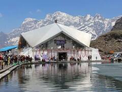 Hemkund Sahib Yatra 2022: हेमकुंड साहिब के खुले कपाट, गुरुद्वारा गोविंद घाट से दर्शन के लिए पहुंचा पहला जत्था