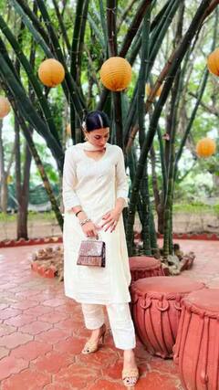 Pavitra Punia ਦੇ ਸਿੰਪਲ ਲੁੱਕ ਨੇ ਜਿੱਤਿਆ ਫੈਨਸ ਦਾ ਦਿਲ, ਵਾਈਟ ਕਲਰ ਸੂਟ 'ਚ ਵੀ ਨਜ਼ਰ ਆਈ ਗਲੈਮਰਸ