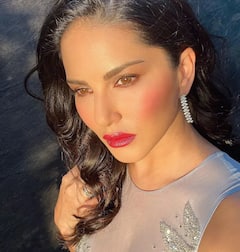 Sunny Leone Photos: ਸੰਨੀ ਲਿਓਨ ਦਾ ਅਜਿਹਾ ਗਲੈਮਰਸ ਅਵਤਾਰ ਨਹੀਂ ਦੇਖਿਆ ਹੋਣਾ, ਤਸਵੀਰਾਂ ਦੀ ਹੋ ਰਹੀ ਹੈ ਖੂਬ ਚਰਚਾ