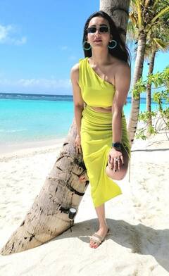 Koushani Mukherjee: মলদ্বীপের সৈকতে সবুজ পোশাকে কৌশানী মুখোপাধ্যায়