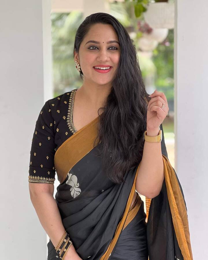 எங்கோ ஏதோ நீயாக உன் நெனப்புல பேய்யாக      பிடிச்சி பிடிச்சி நெஞ்சில் ஆணி அடிச்சேன்