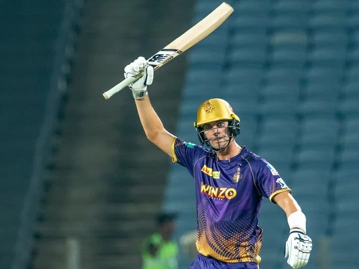 IPL 2022 के लीग स्टेज में पैट कमिंस सबसे ज्यादा स्ट्राइक रेट से रन बनाने वाले खिलाड़ी रहे. इन्होंने पांच मैचों की पांच पारियों में 24 गेंद खेलकर 63 रन बनाए. यानी इनका स्ट्राइक रेट 262.50 का रहा. मुंबई के खिलाफ एक मैच में इन्होंने महज 14 गेंद पर फिफ्टी जड़ डाली थी. (फोटो सोर्स: iplt20.com)