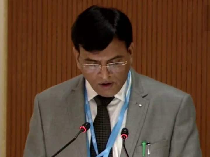 Health Minister Mansukh Mandaviya expresses disappointment over WHO COVID mortality report at World Health Assembly in Geneva ANN Mansukh Mandaviya In Geneva: स्वास्थ्य मंत्री मनसुख मंडाविया ने जिनेवा में WHO को घेरा, कोरोना से मौत के आंकड़ों की रिपोर्ट का मुद्दा उठाया