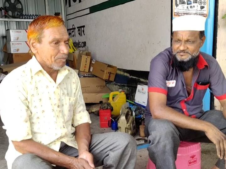 Latifbhai Pathan from the Muslim community has been taking care of Raghunath Jadhav, a Hindu, for the last ten years, Hindu-Muslim unity Ahmednagar News : हिंदू-मुस्लीम ऐक्याचा भोंगा वाजवणारे श्रीगोंद्याचे लतीफभाई आणि रघुनाथदादा