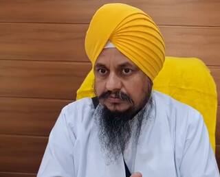ਸ਼੍ਰੀ ਅਕਾਲ ਤਖ਼ਤ ਸਾਹਿਬ ਦੇ ਜਥੇਦਾਰ ਨੇ ਨੌਜਵਾਨ ਸਿੱਖ ਪੀੜੀ ਨੂੰ ਮਾਡਰਨ ਲਾਇਸੈਂਸੀ ਹਥਿਆਰ ਰੱਖਣ ਲਈ ਕਿਹਾ