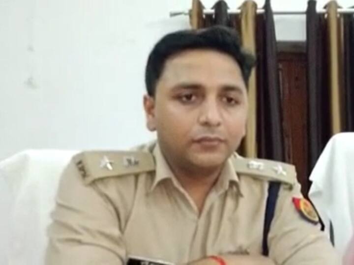 Jalaun News: जालौन में पब्लिक टॉयलेट पर लिखे मुगल बादशाहों के नाम, पुलिस ने शुरू की जांच Jalaun News Some Chaotic people named the public toilet in the name of Mughal Emperor ANN Jalaun News: जालौन में पब्लिक टॉयलेट पर लिखे मुगल बादशाहों के नाम, पुलिस ने शुरू की जांच