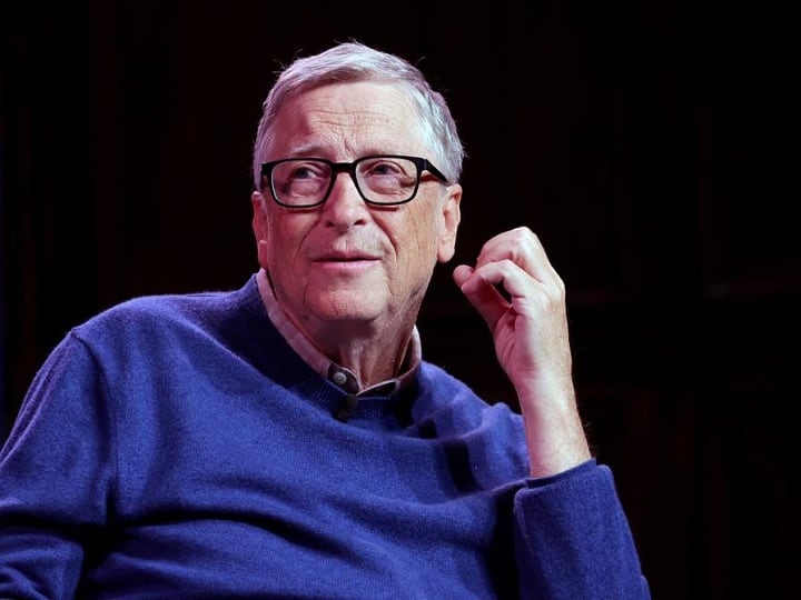 Bill Gates uses a foldable phone but it is not from Microsoft Bill Gates: பில்கேட்ஸ் பயன்படுத்தும் மொபைல்! இதுதான் விலை.. இதுதான் ஸ்பெஷல்.. அவரே பகிர்ந்த சீக்ரெட்!