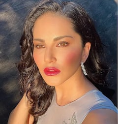 Sunny Leone Photos: ਸੰਨੀ ਲਿਓਨ ਦਾ ਅਜਿਹਾ ਗਲੈਮਰਸ ਅਵਤਾਰ ਨਹੀਂ ਦੇਖਿਆ ਹੋਣਾ, ਤਸਵੀਰਾਂ ਦੀ ਹੋ ਰਹੀ ਹੈ ਖੂਬ ਚਰਚਾ
