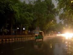 Delhi Weather: दिल्ली में तेज हवा के साथ बारिश की वजह से कई हिस्सों में ढहे घर, बचाव अभियान जारी