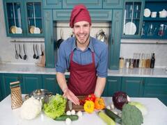 Cooking Tips: पहली बार खाना बनाने वालों के लिए काम आएंगे ये टिप्स